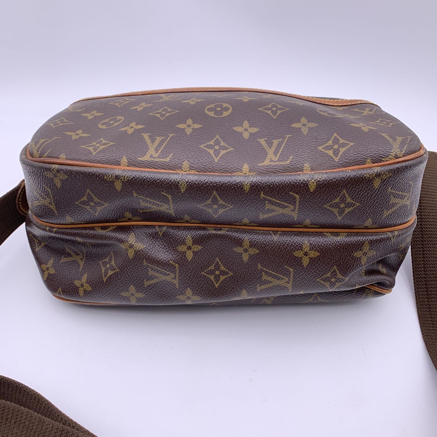 LOUIS VUITTON Crossbody Bags Reporter