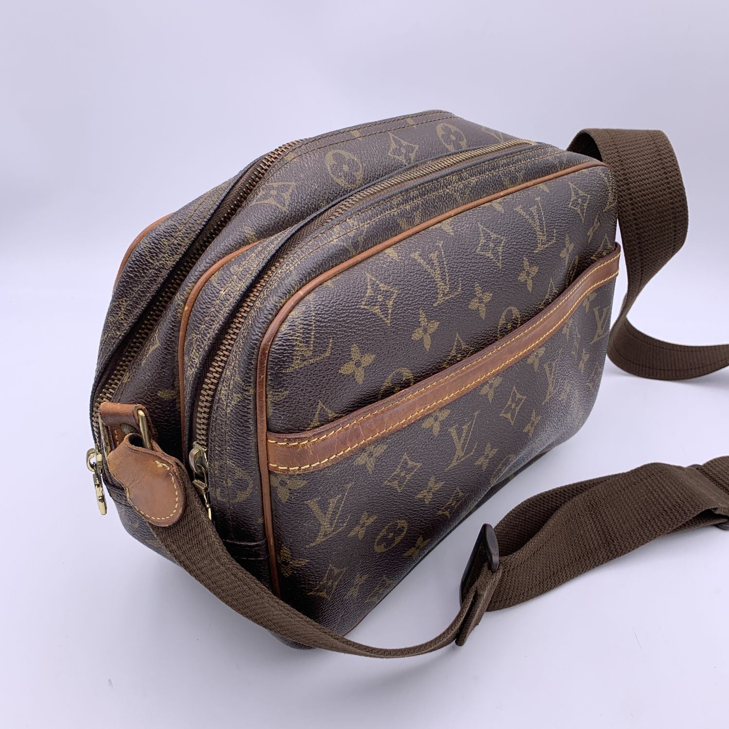 LOUIS VUITTON Crossbody Bags Reporter