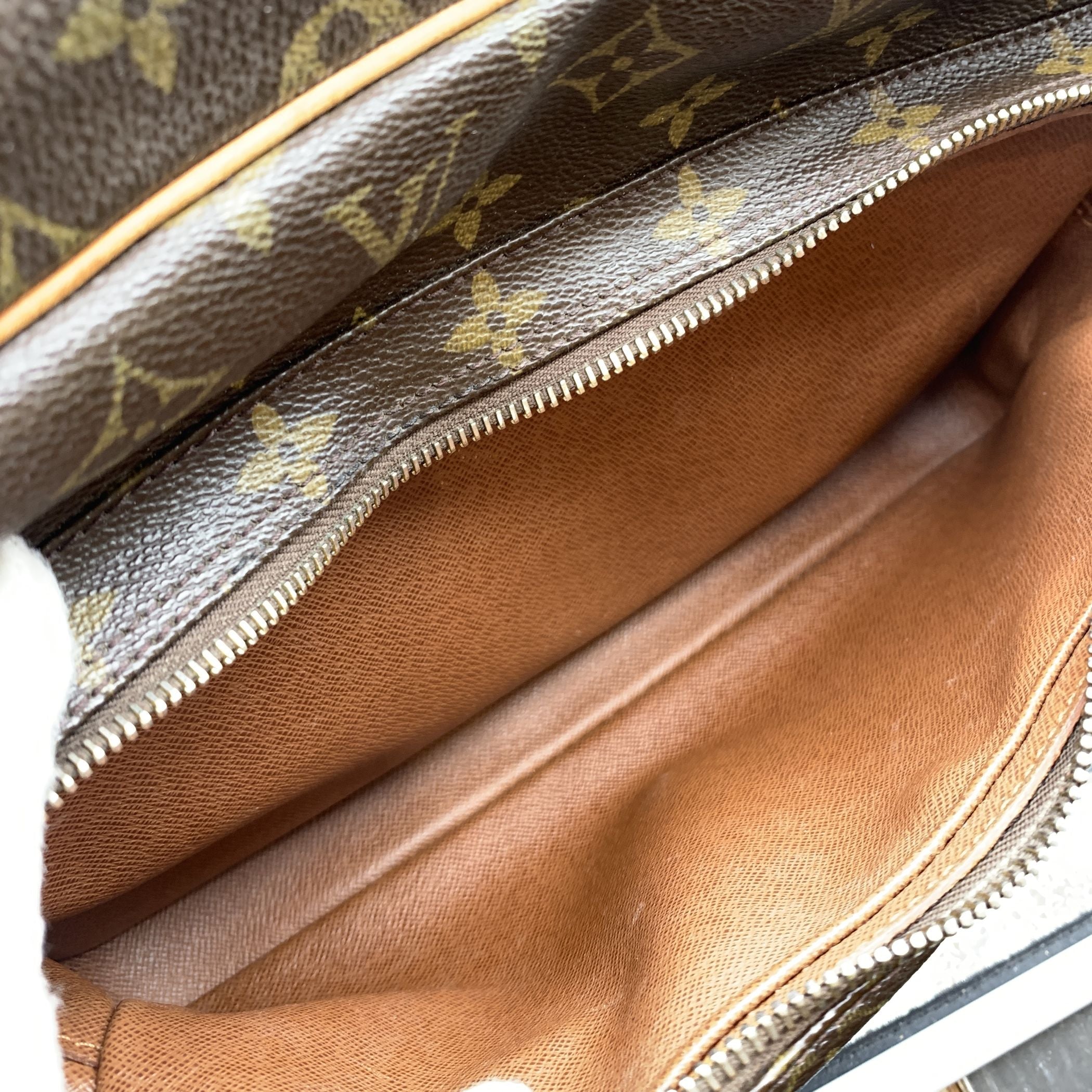 LOUIS VUITTON Crossbody Bags Nil